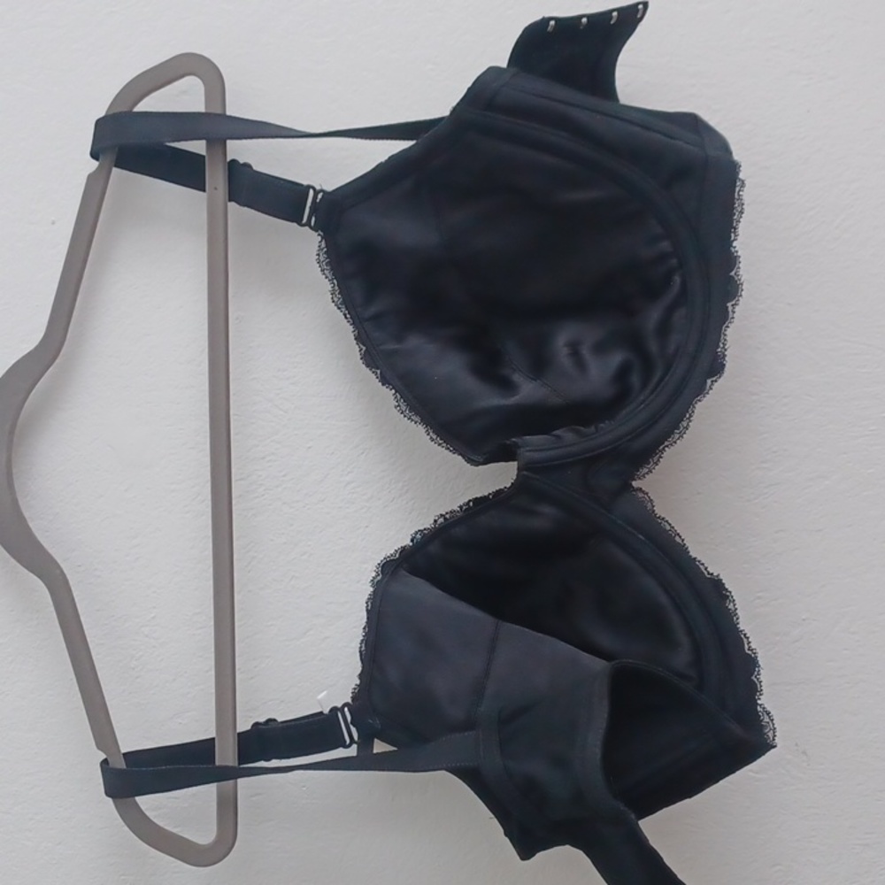 Black Lace Underwire Bra - Picture 5 of 7